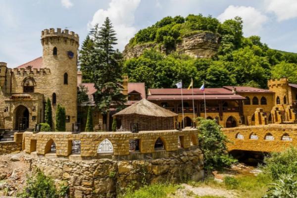 Замок коварства и любви